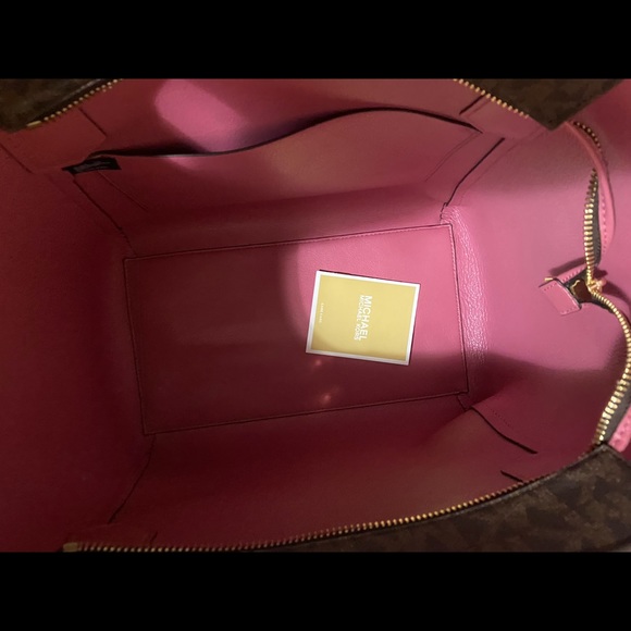 Michael Kors tote - Picture 6 of 8
